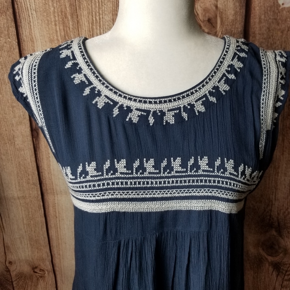 Alya floral embroidered sleeveless top siz… - Picture 5 of 8